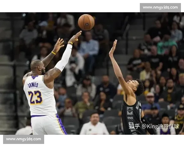 湖人对决热火第四场比赛视频回顾詹眉统治攻防关键瞬间解析全场表现